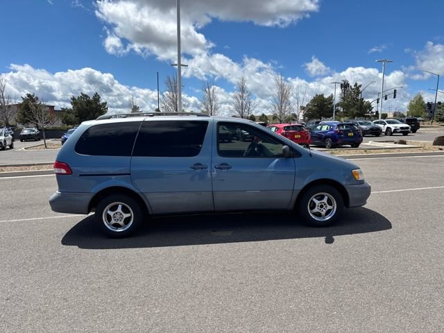 Used 2002 Toyota Sienna XLE image 2