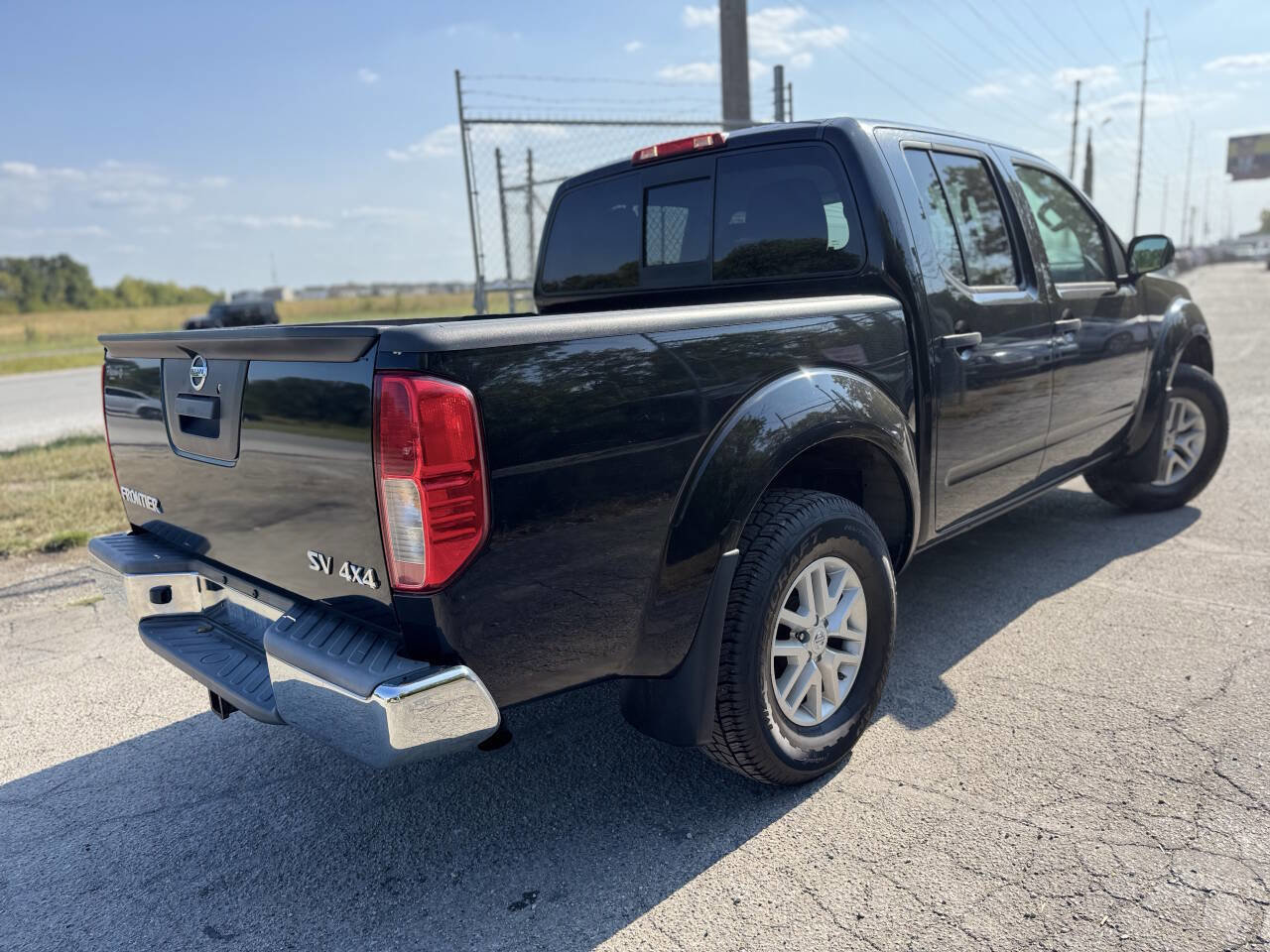 Used 2017 Nissan Frontier SV image 5