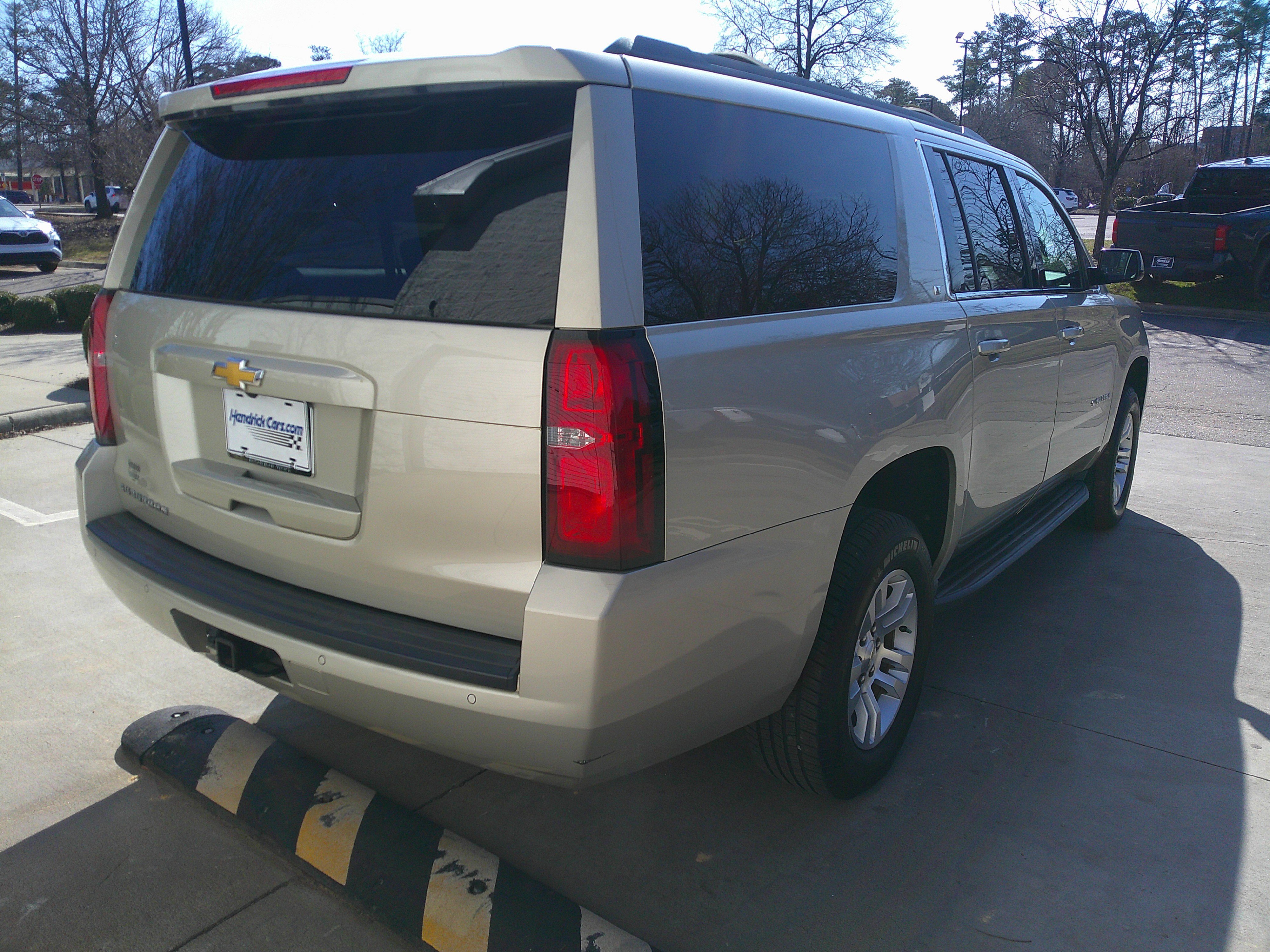 Used 2017 Chevrolet Suburban LT image 12