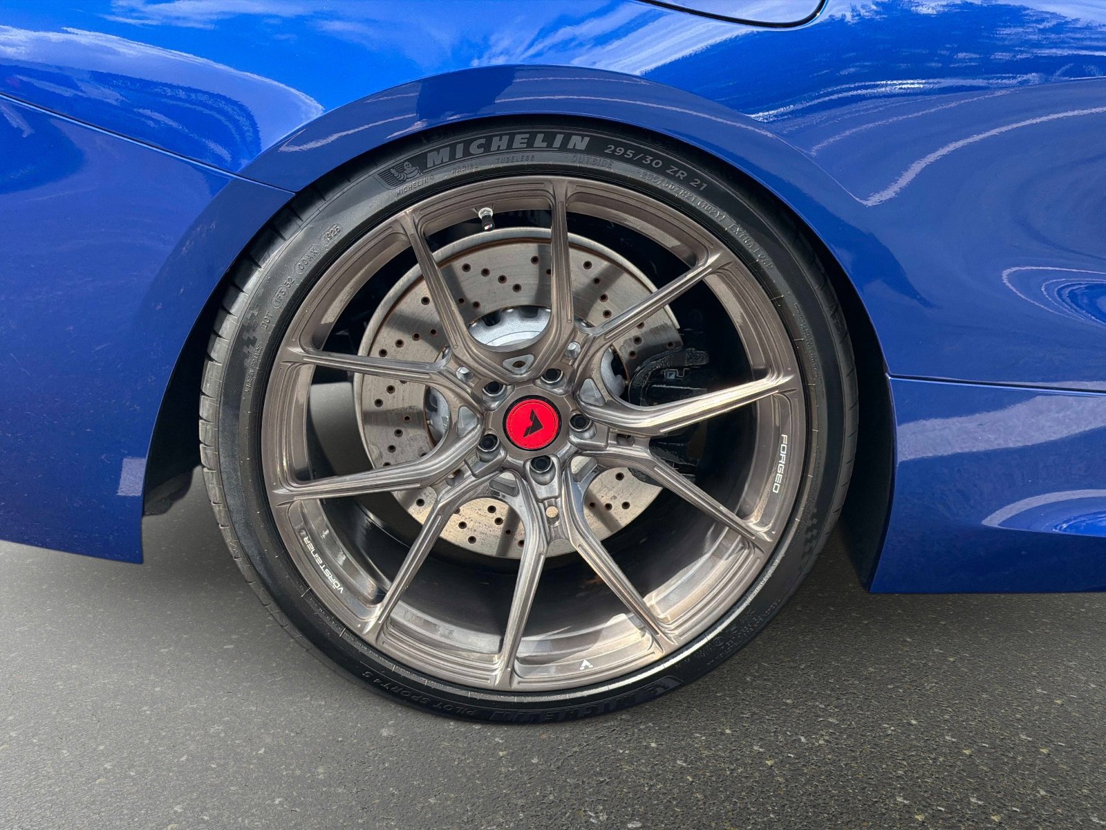 Used 2025 BMW M8 Competition w/ M Carbon Exterior Package image 18