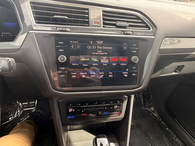 Certified 2024 Volkswagen Tiguan SE R-Line AWD/4WD image 26