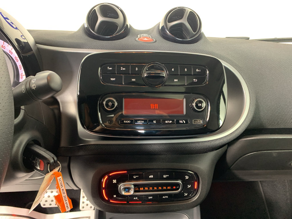 Used 2016 smart fortwo Prime RWD image 25