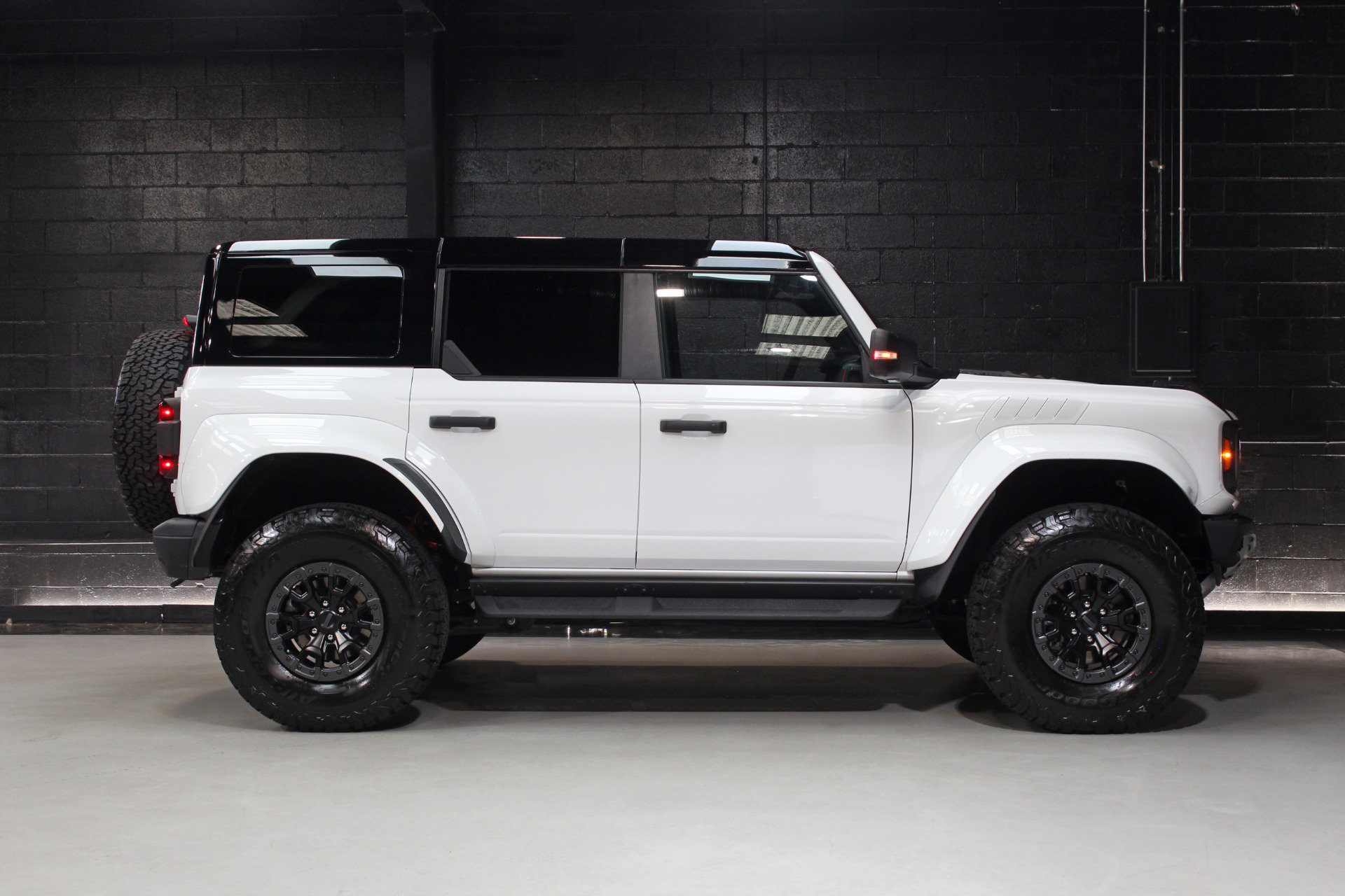 Used 2024 Ford Bronco Raptor w/ Interior Carbon Fiber Pack 6 AWD/4WD image 16