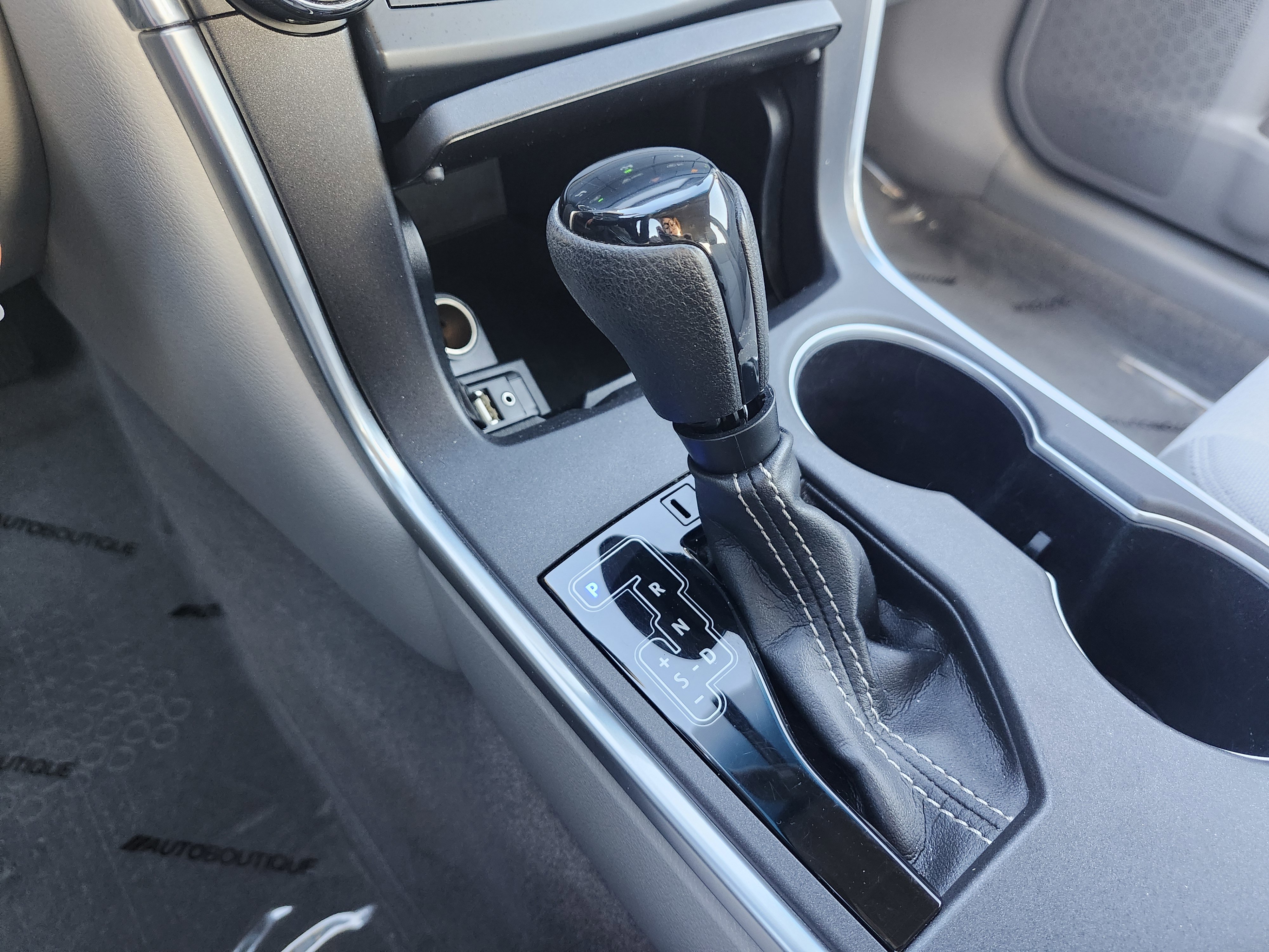 Used 2017 Toyota Camry LE image 29