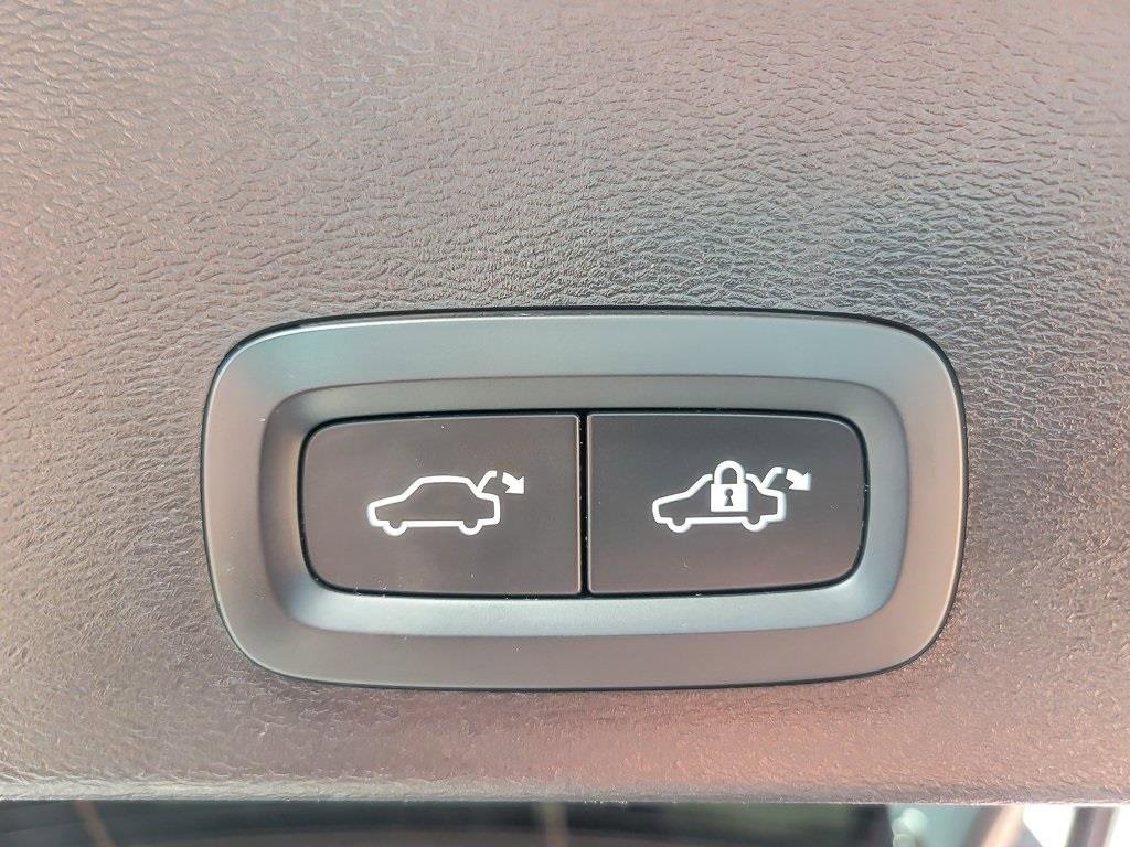 Used 2023 Volvo XC40 Recharge Ultimate w/ Protection Package Premier image 20