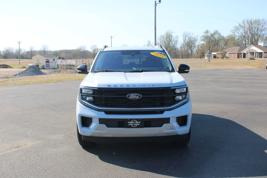 Used 2025 Ford Expedition Platinum image 3