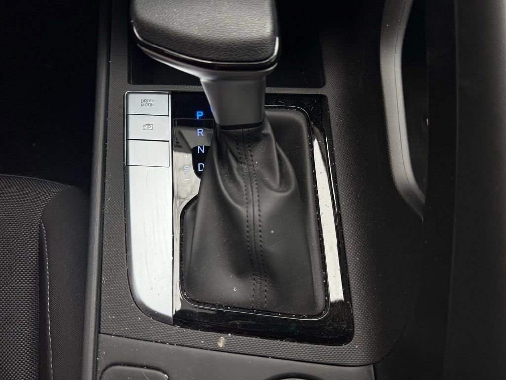 Used 2025 Hyundai Elantra SE image 17