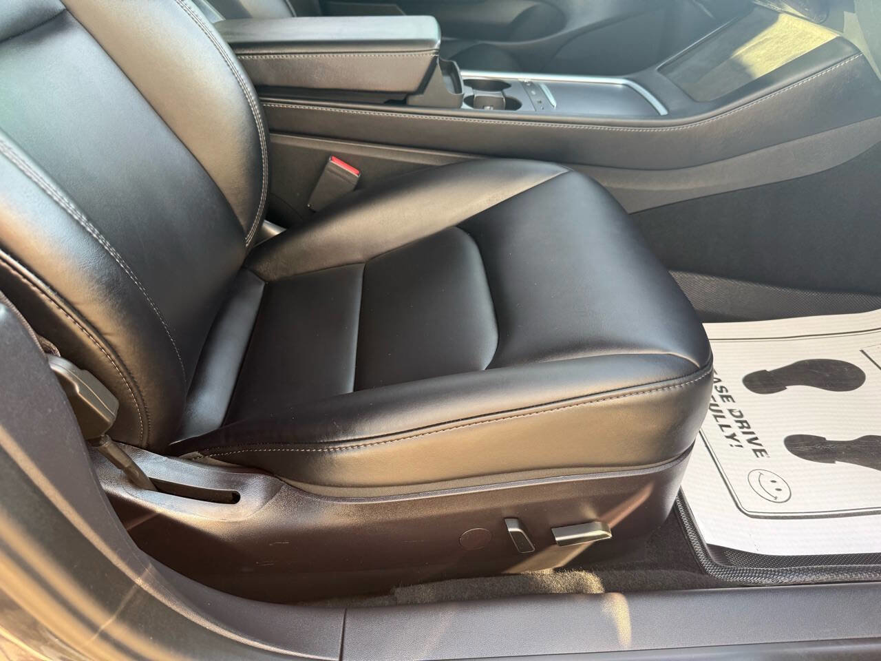 Used 2022 Tesla Model 3 Long Range AWD/4WD image 33
