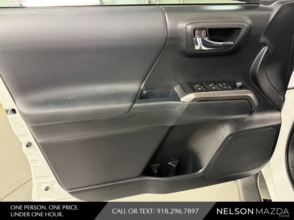 Used 2018 Toyota Tacoma TRD Sport w/ Technology Package AWD/4WD image 18