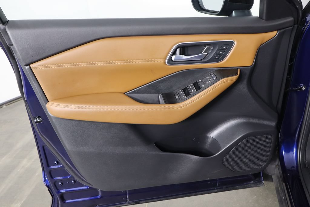 Used 2025 Nissan Rogue Platinum FWD image 19