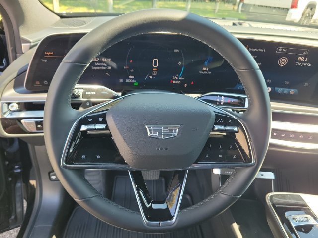 Certified 2024 Cadillac Lyriq Tech RWD image 28