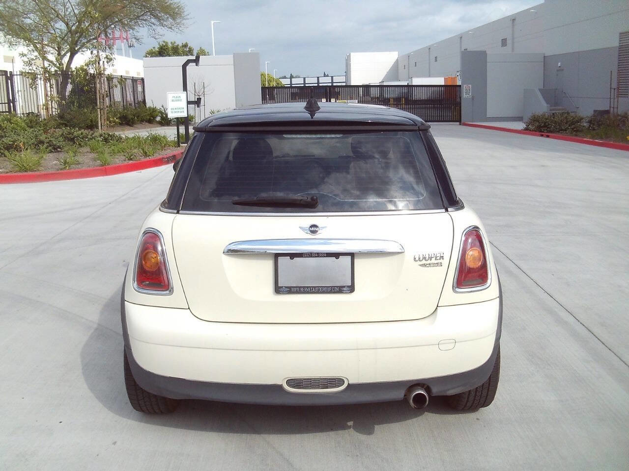 Used 2010 MINI Cooper Hardtop image 8