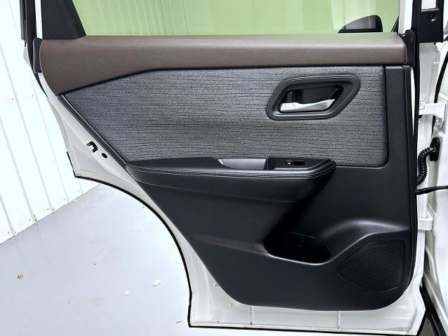 Certified 2023 Nissan Rogue SV FWD image 20
