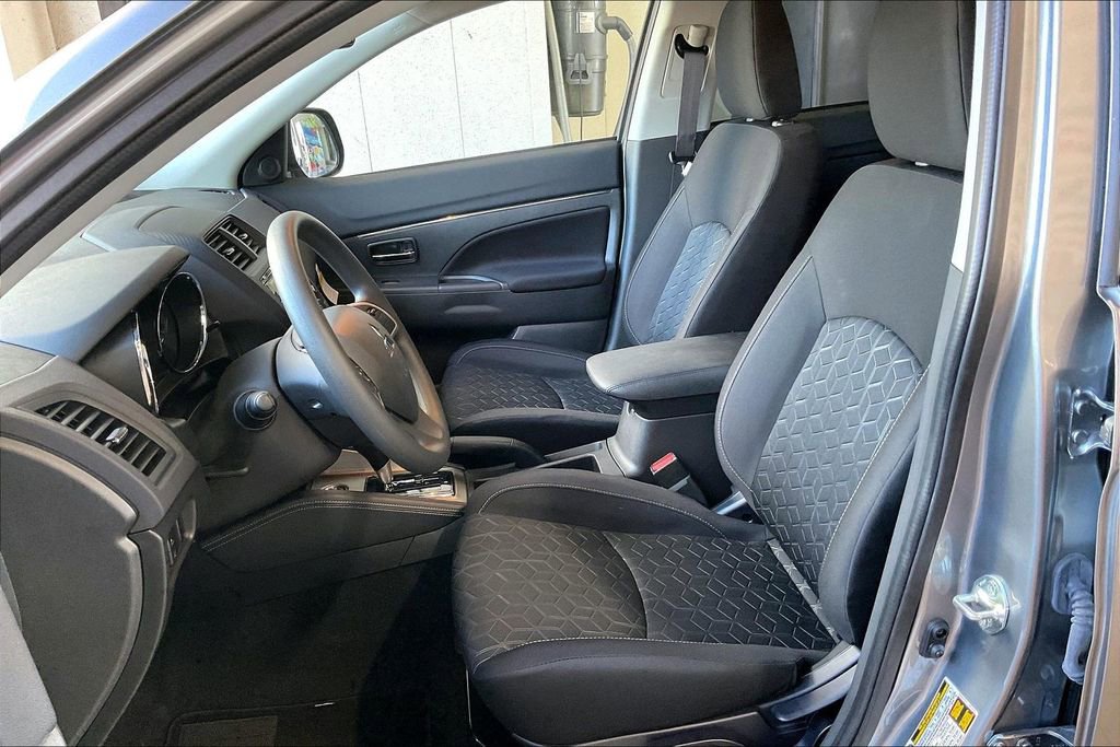 Used 2025 Mitsubishi Outlander Sport ES image 3