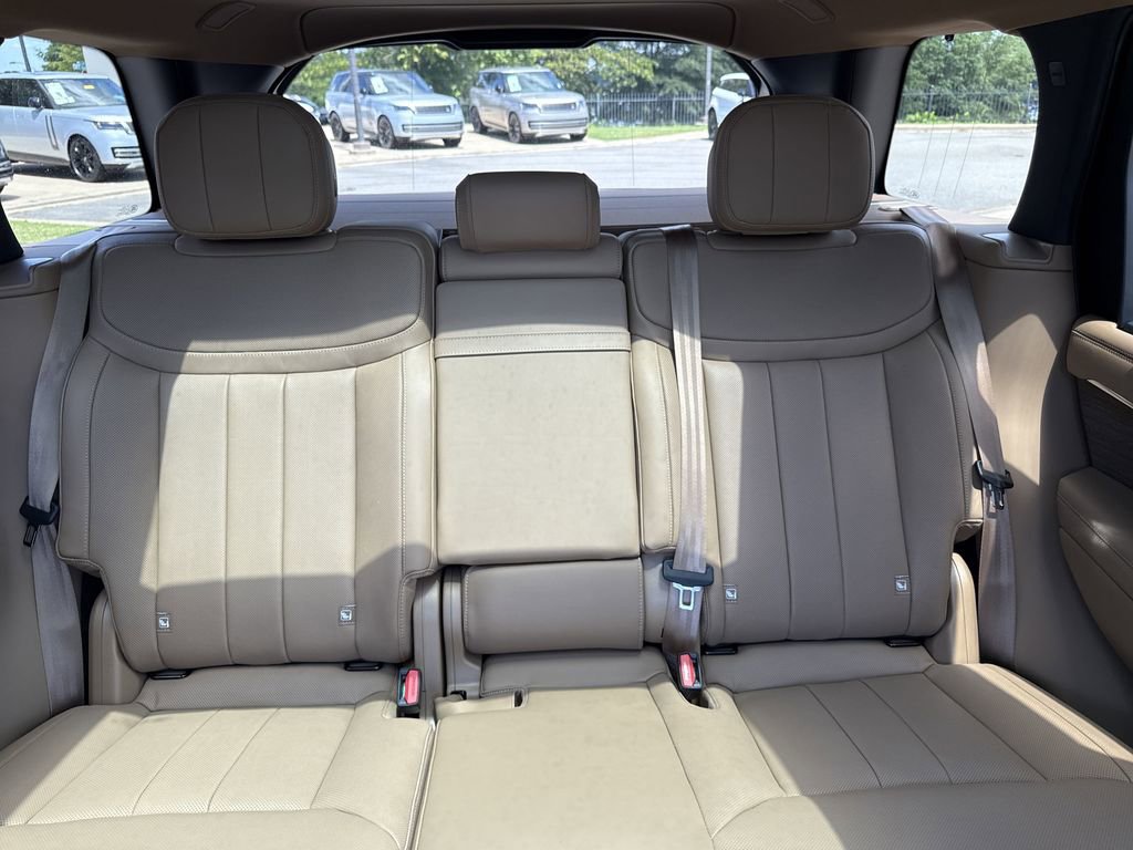 New 2025 Land Rover Range Rover SE image 28