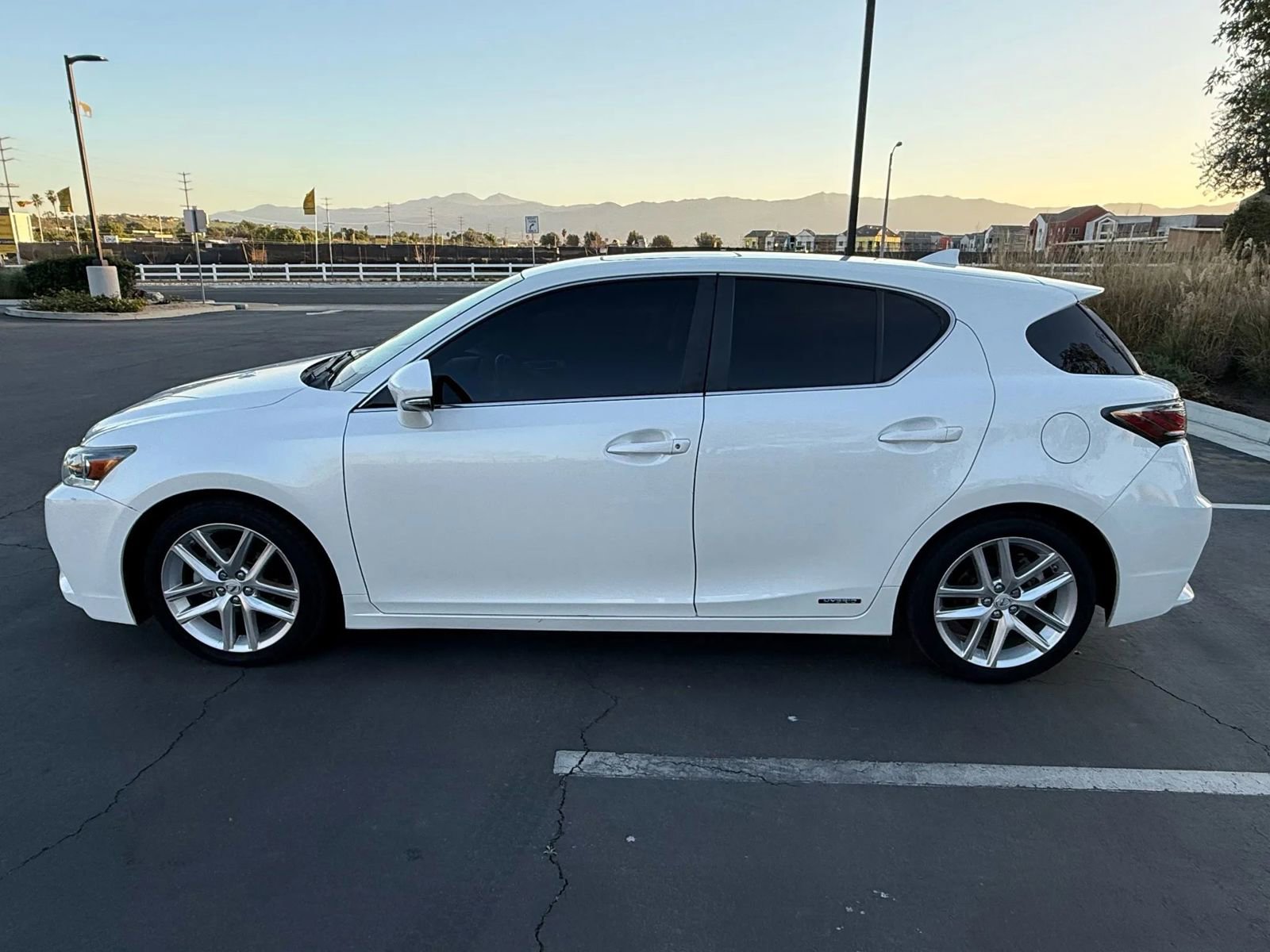 Used 2014 Lexus CT 200h Premium image 8