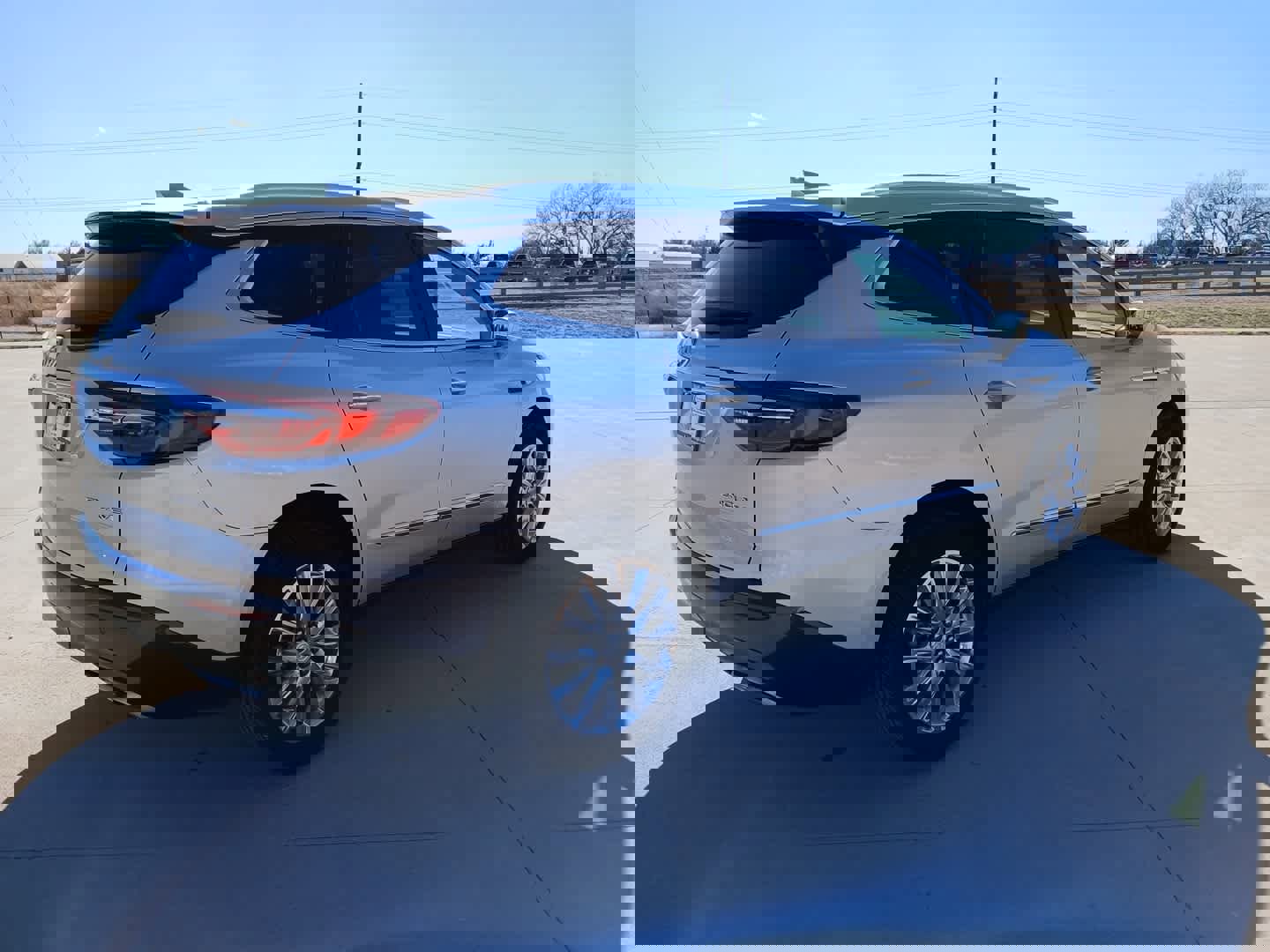 Used 2019 Buick Enclave Essence image 8