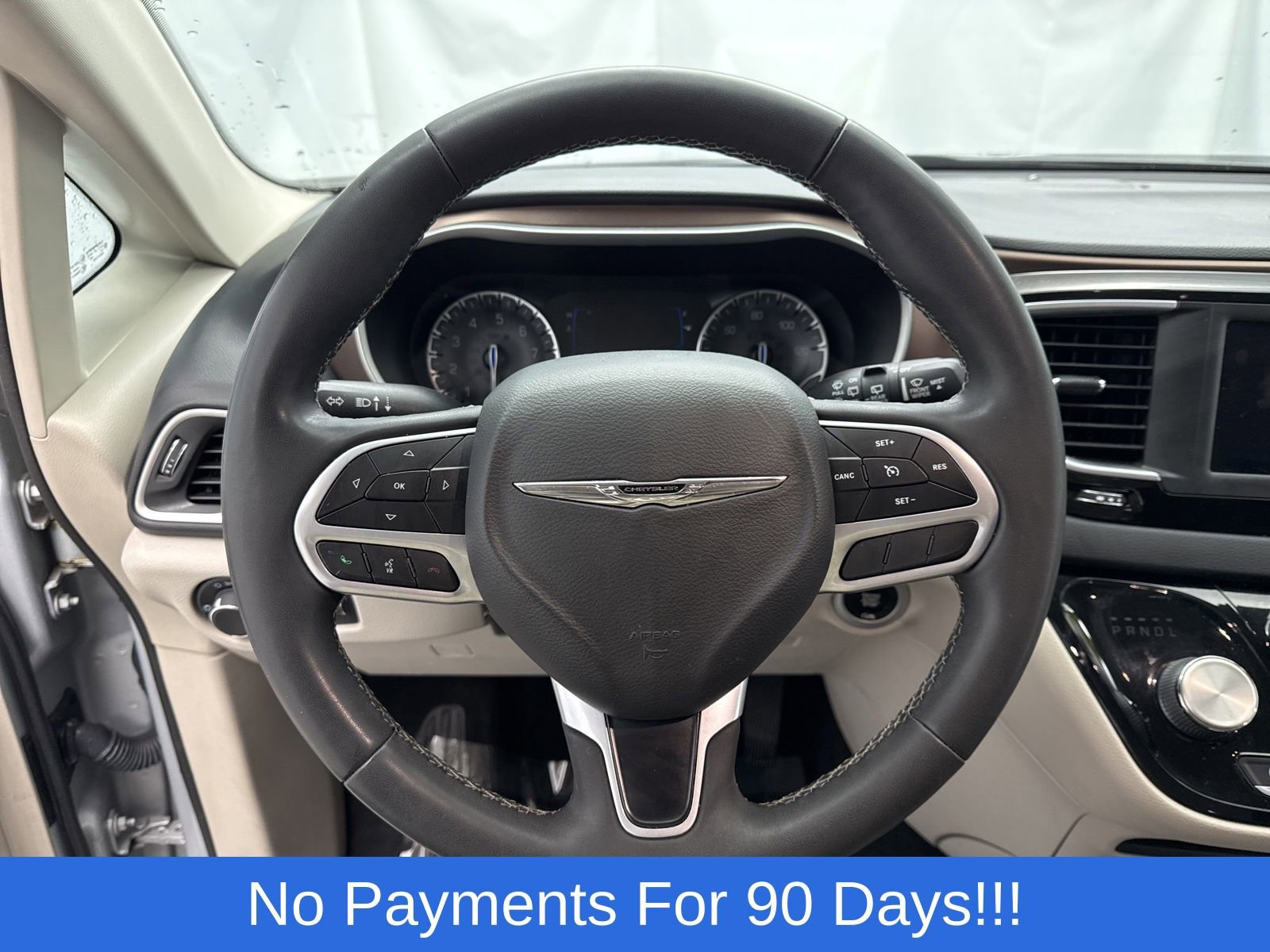 Used 2022 Chrysler Voyager LX image 14