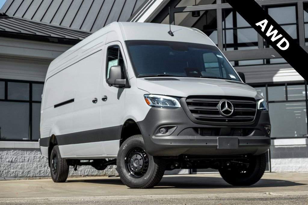 Used 2025 Mercedes-Benz Sprinter 2500 image 1