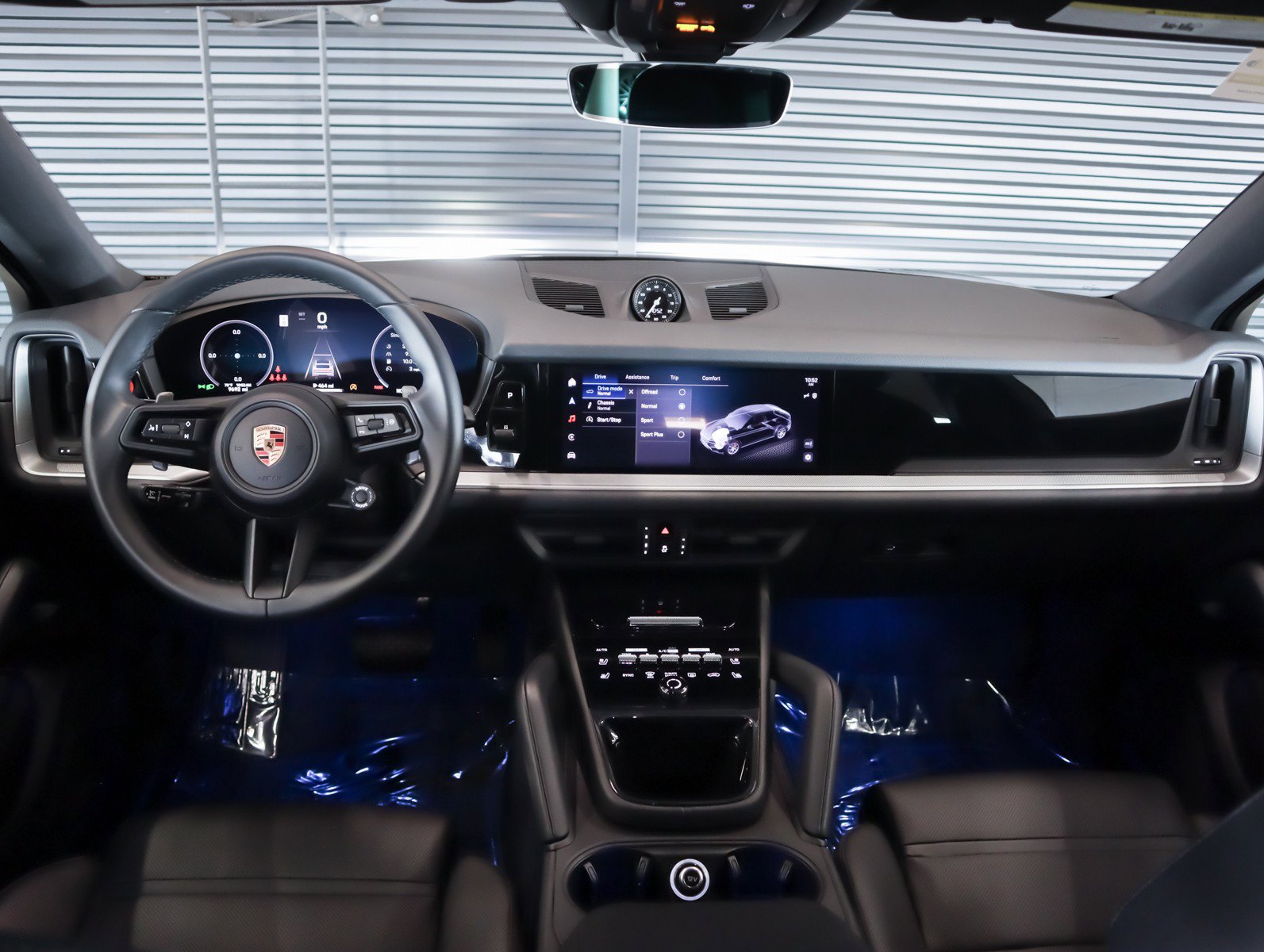 Certified 2025 Porsche Cayenne Coupe image 12