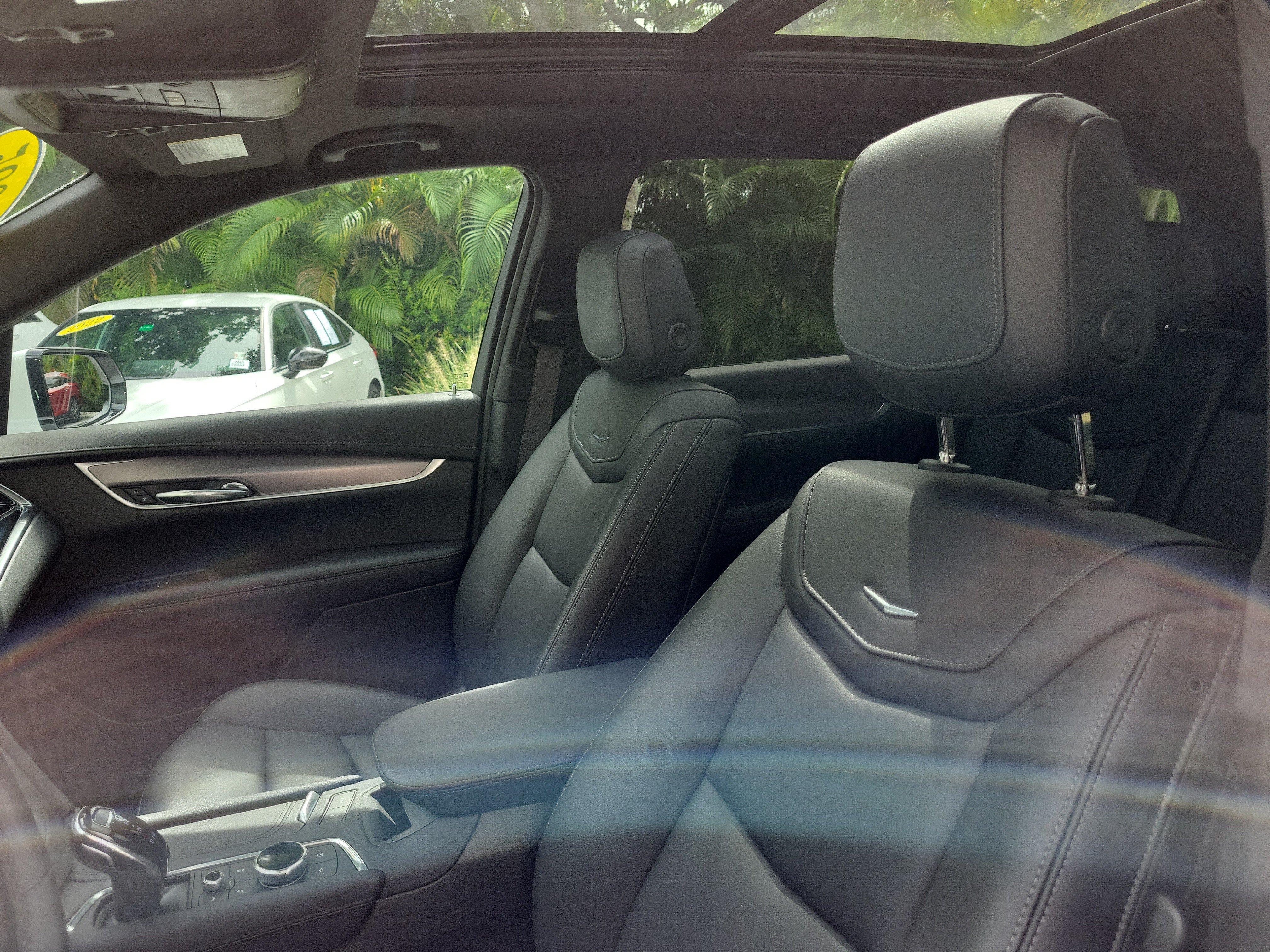 Used 2025 Cadillac XT6 Luxury FWD image 24