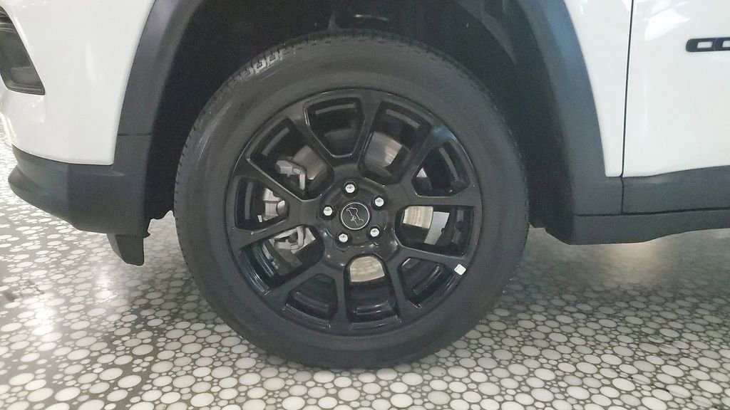 Used 2026 Jeep Compass Latitude image 7