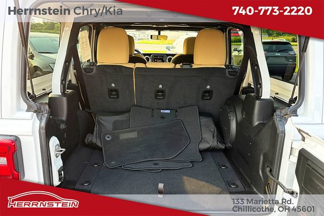 Used 2022 Jeep Wrangler Unlimited Sahara w/ LED Lighting Group AWD/4WD image 23