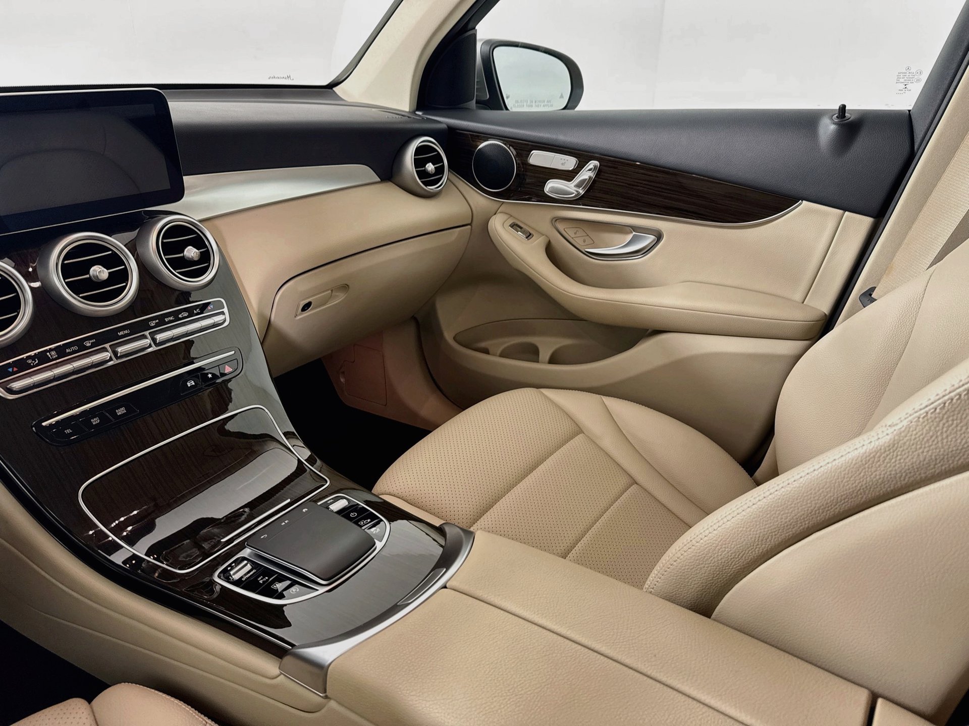 Used 2022 Mercedes-Benz GLC 300 image 23