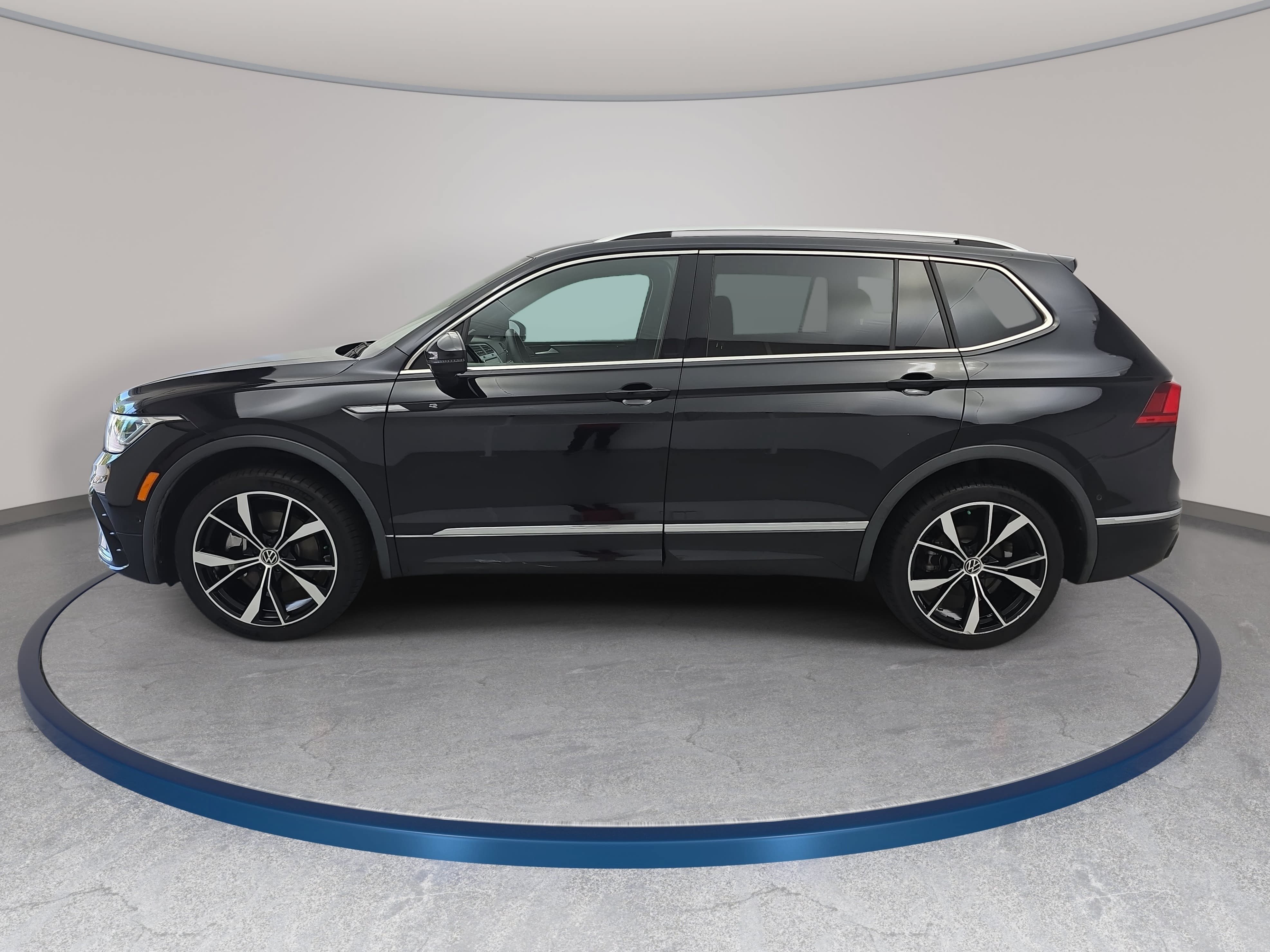 Certified 2023 Volkswagen Tiguan SEL R-Line AWD/4WD image 8