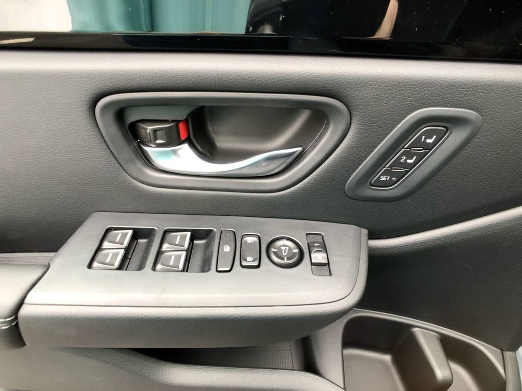 New 2025 Honda Pilot Touring image 14