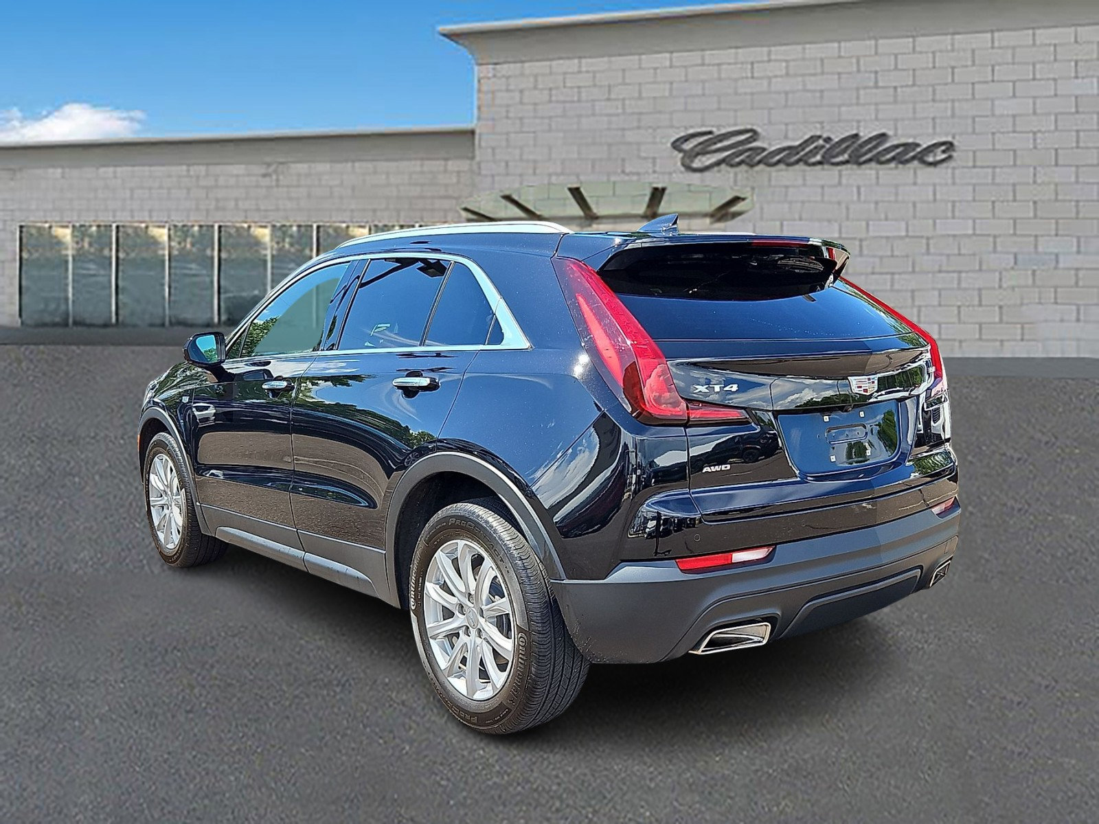 Certified 2023 Cadillac XT4 Luxury w/ Cold Weather Package AWD/4WD image 6
