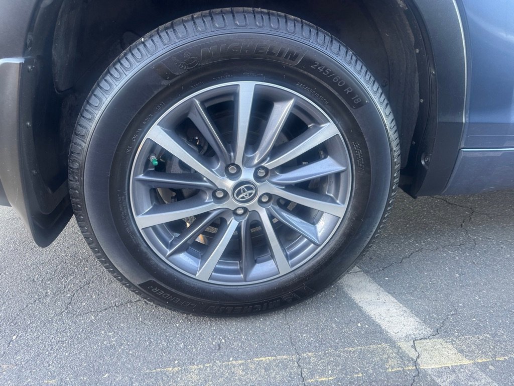 Used 2018 Toyota Highlander SE image 20