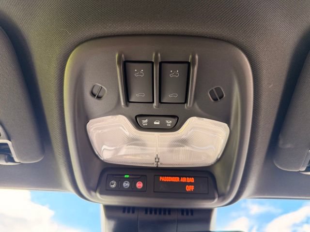 Used 2025 GMC Canyon Denali AWD/4WD image 33