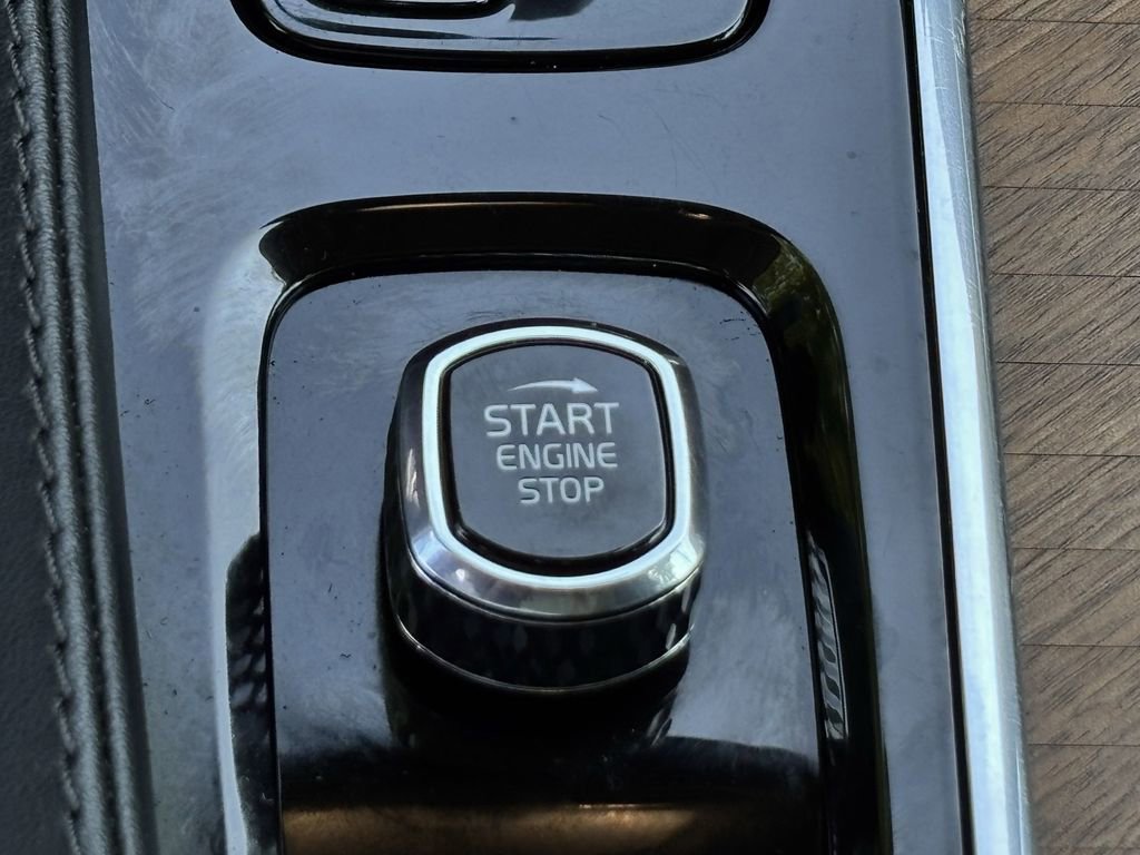 Used 2023 Volvo XC90 B5 Plus w/ Protection Package Premier AWD/4WD image 23