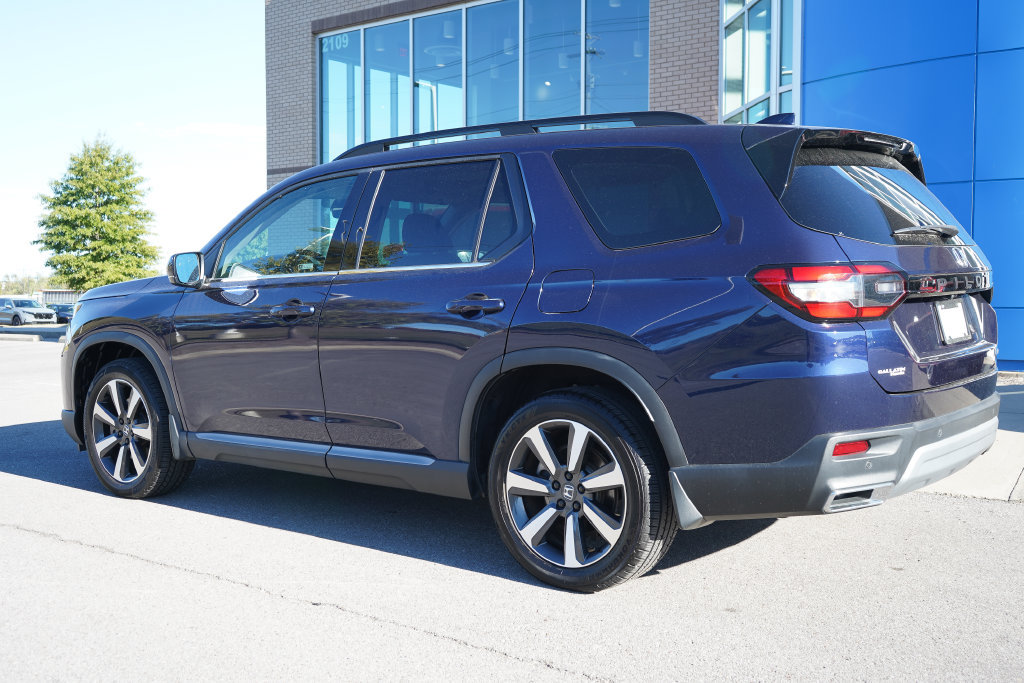 Used 2023 Honda Pilot Touring image 4