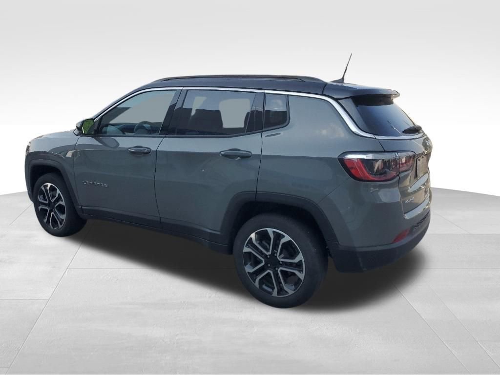 Used 2023 Jeep Compass Limited AWD/4WD image 3