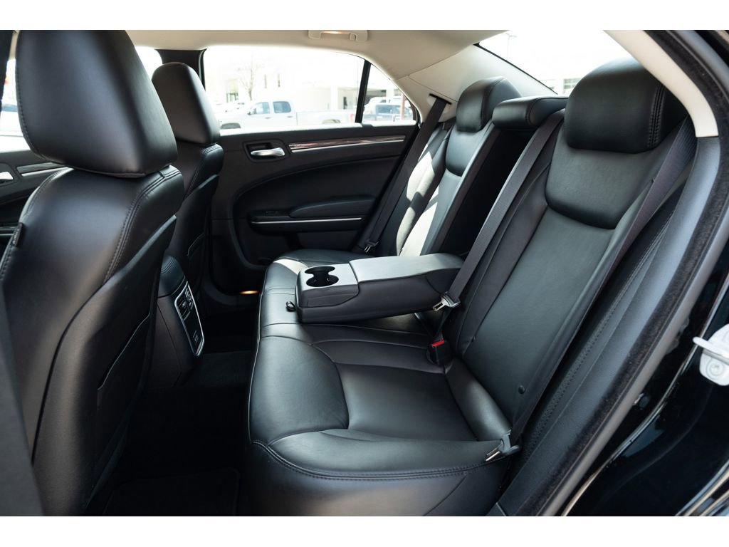 Used 2022 Chrysler 300 Touring L w/ Safetytec Plus Group image 13