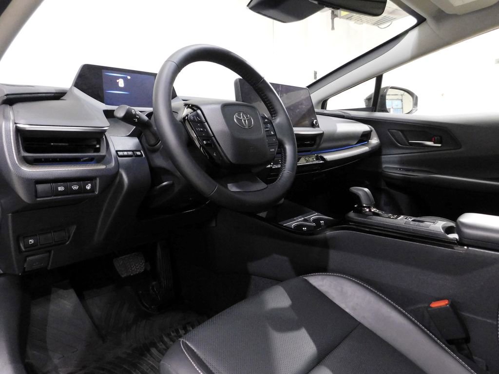 Used 2024 Toyota Prius XLE image 30