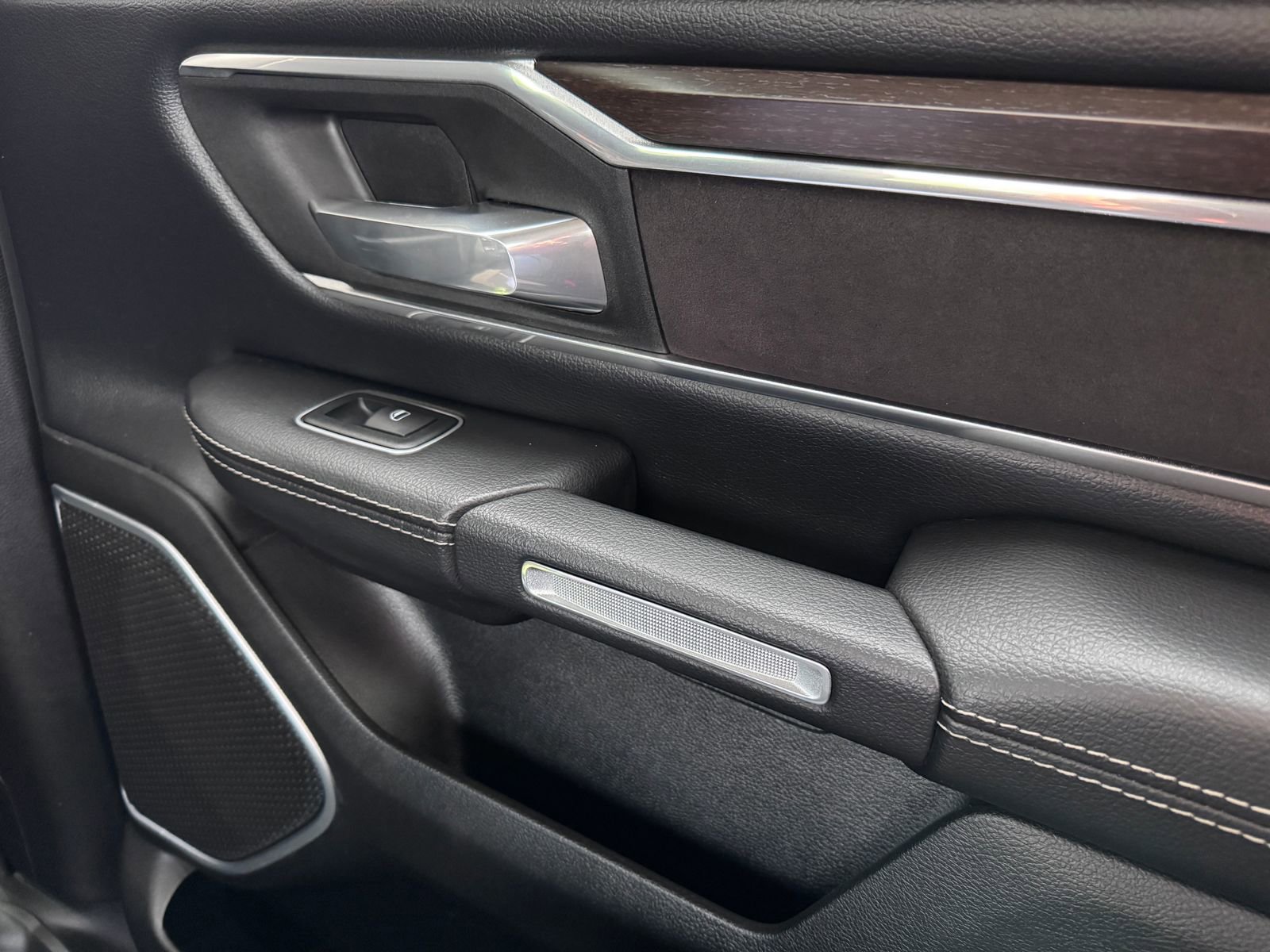 Used 2022 RAM 1500 Laramie image 32