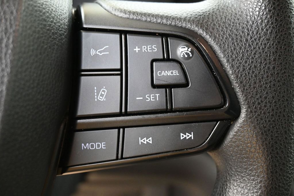 Used 2022 Toyota Sienna LE AWD/4WD image 25