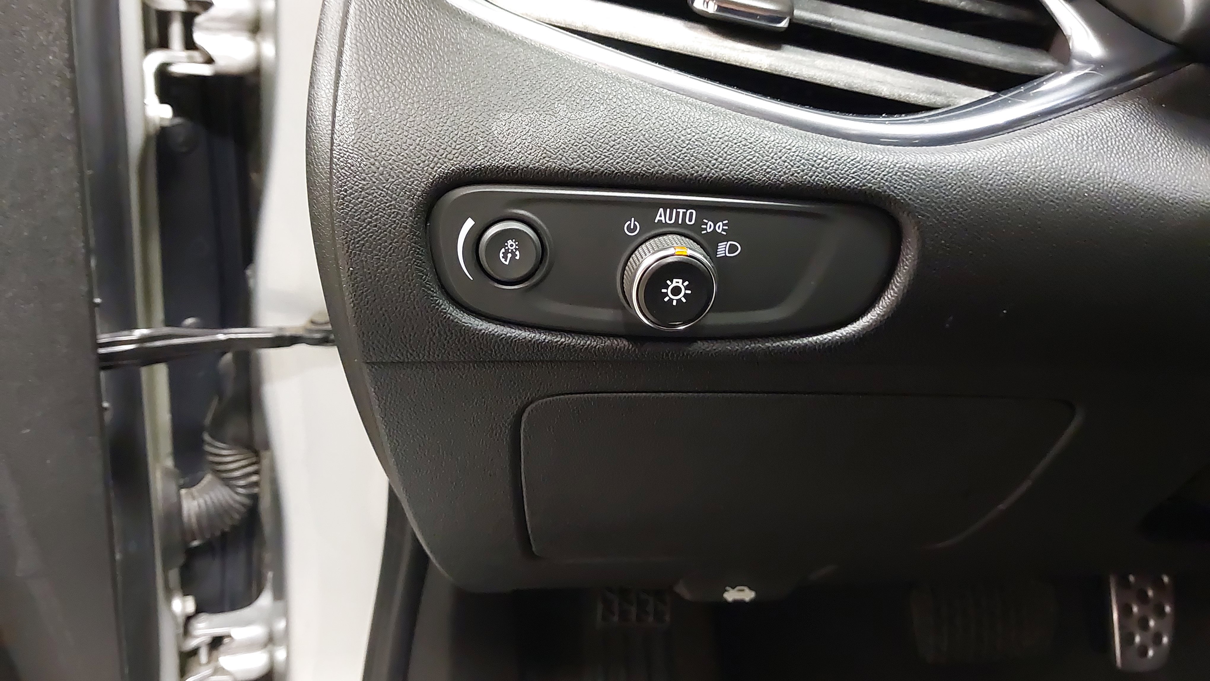 Used 2017 Chevrolet Malibu LT FWD image 23