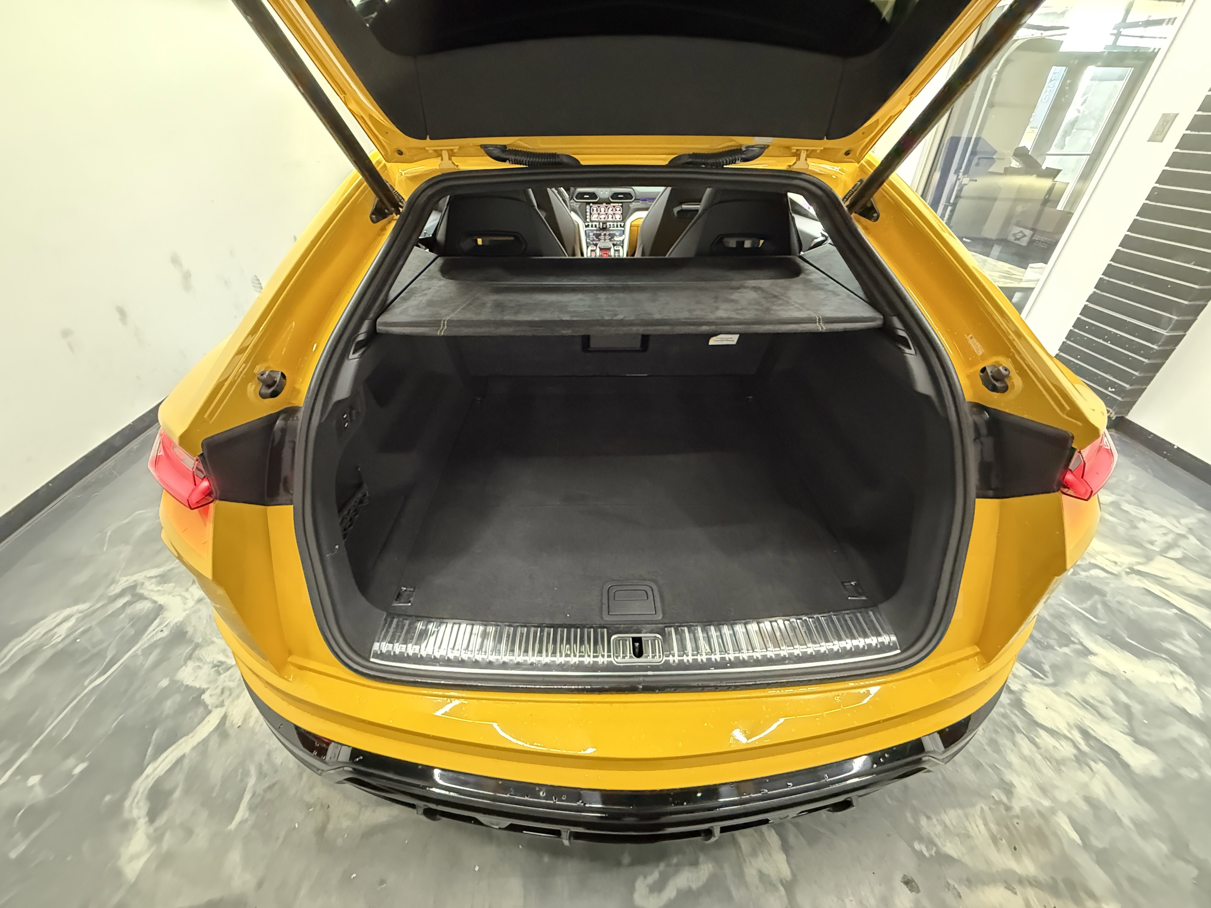 Used 2019 Lamborghini Urus AWD/4WD image 29
