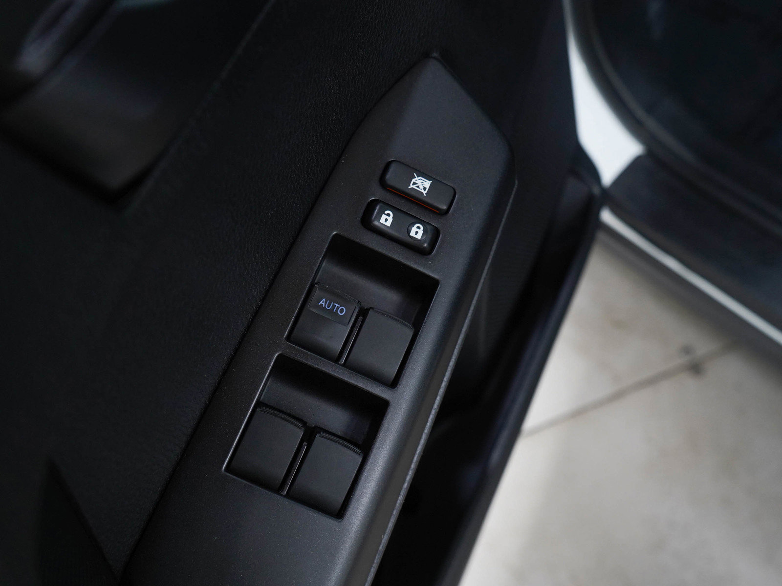 Used 2018 Toyota RAV4 LE w/ All Weather Liner Package image 20