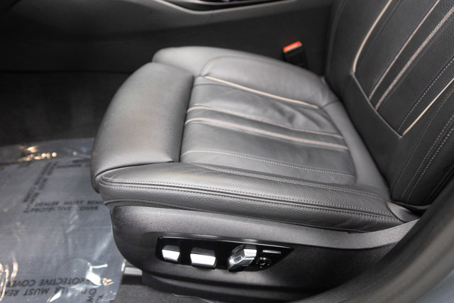 Used 2023 BMW M550i xDrive w/ Executive Package image 43