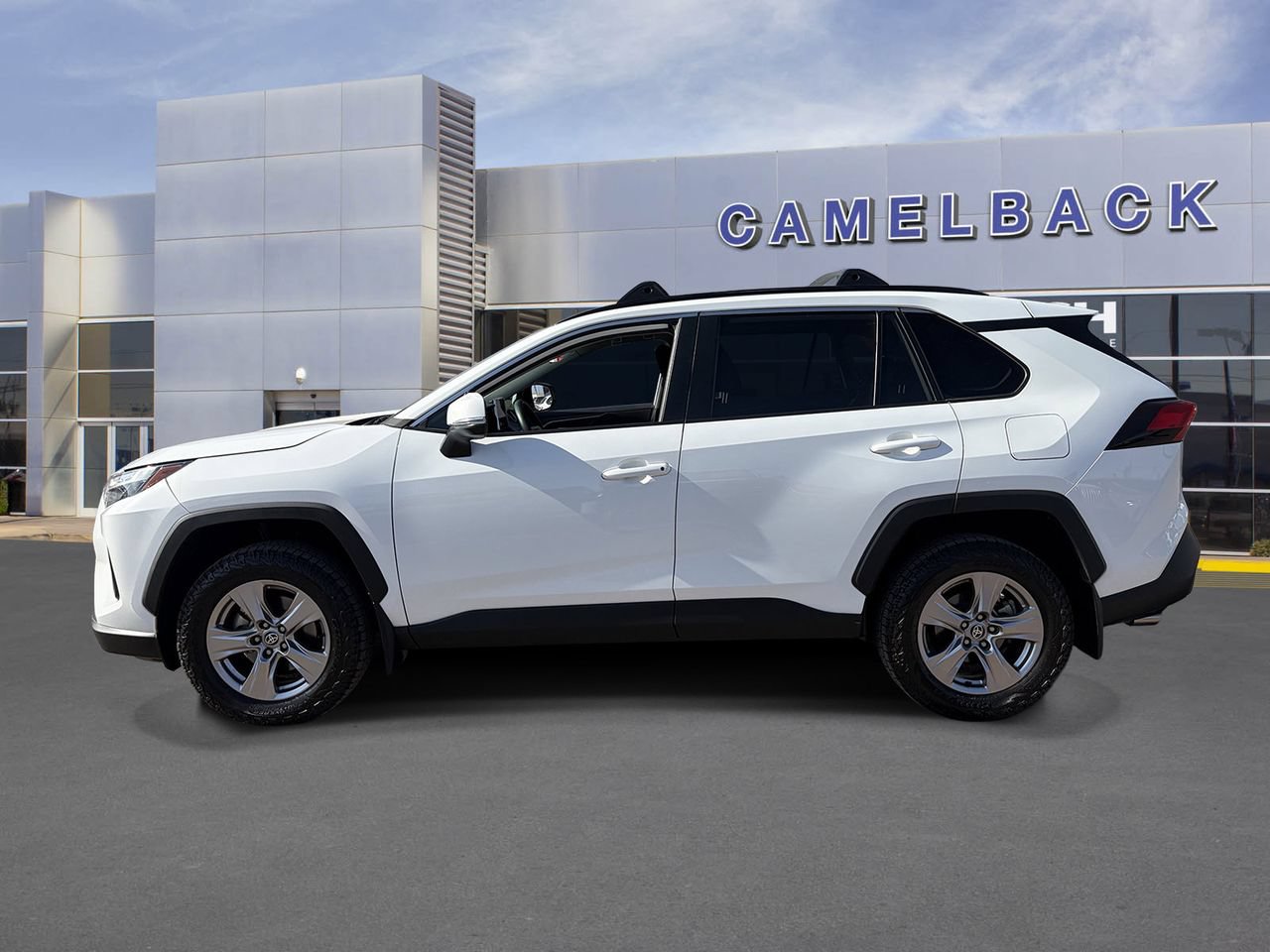 Used 2023 Toyota RAV4 XLE AWD/4WD image 3
