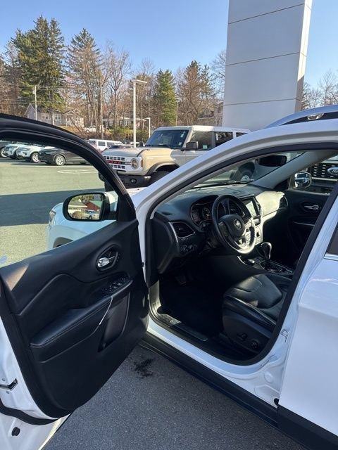 Used 2019 Jeep Cherokee Limited AWD/4WD image 16