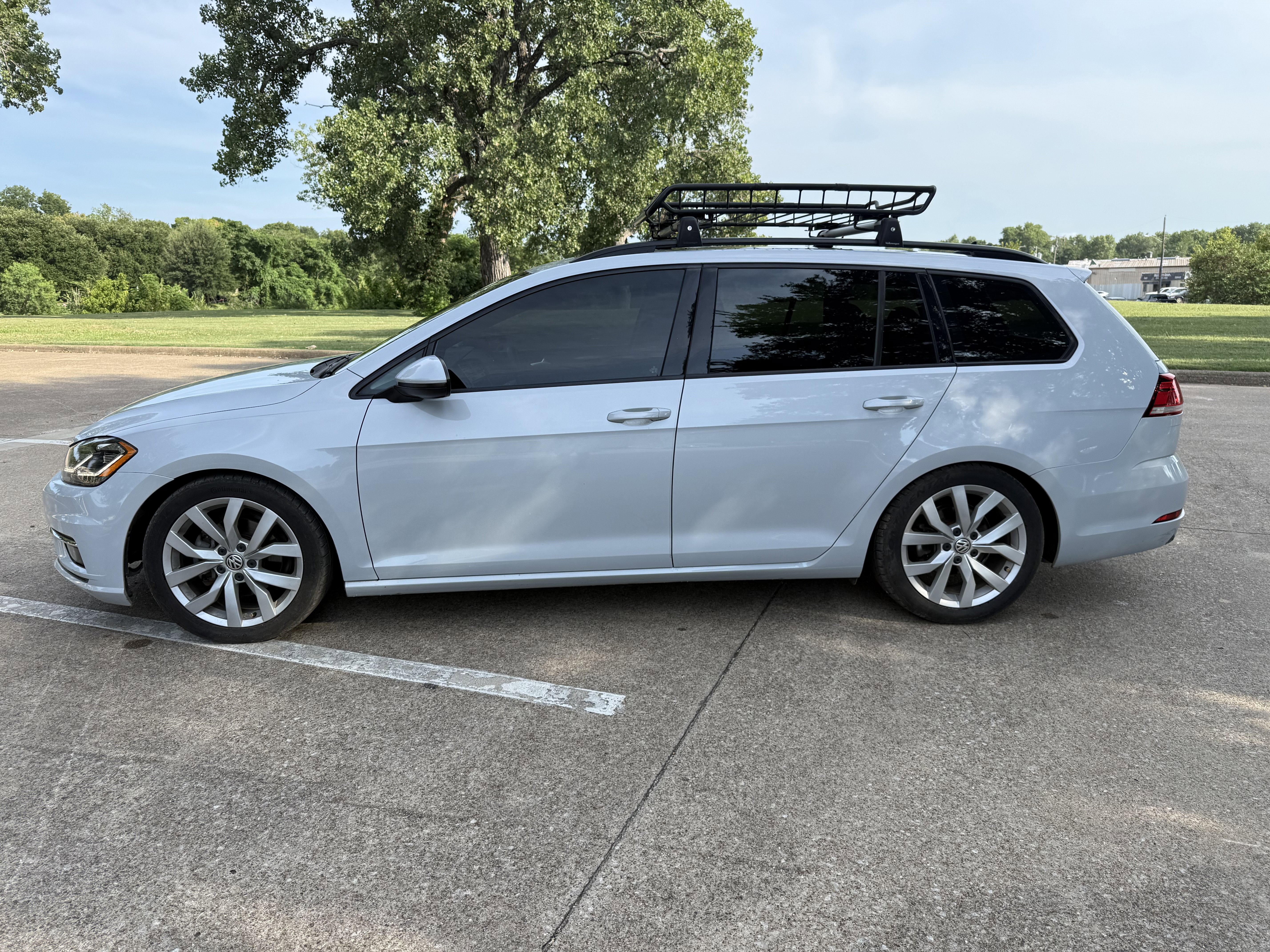 Used 2019 Volkswagen Golf SE image 8