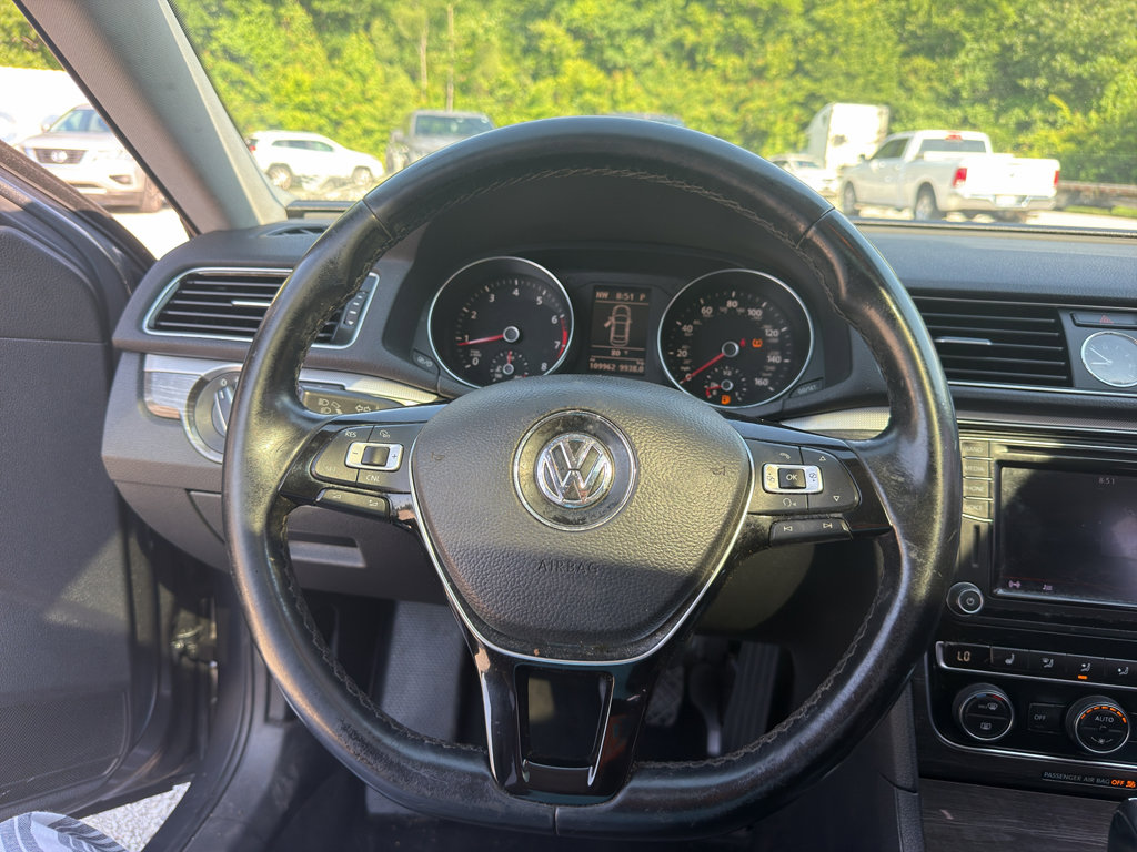 Used 2017 Volkswagen Passat 1.8T SE FWD image 12