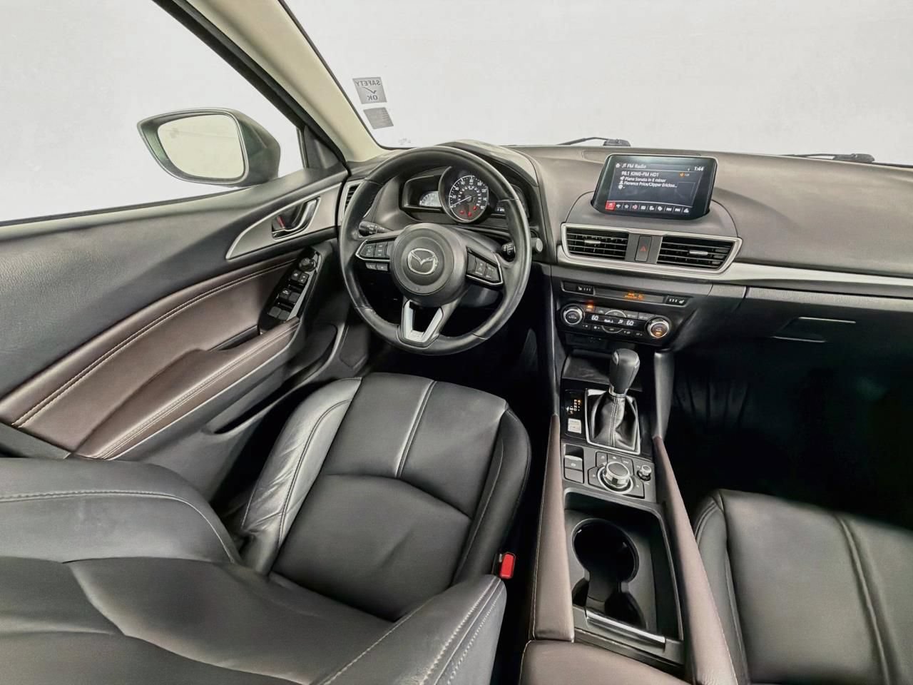 Used 2018 MAZDA MAZDA3 Touring FWD image 11