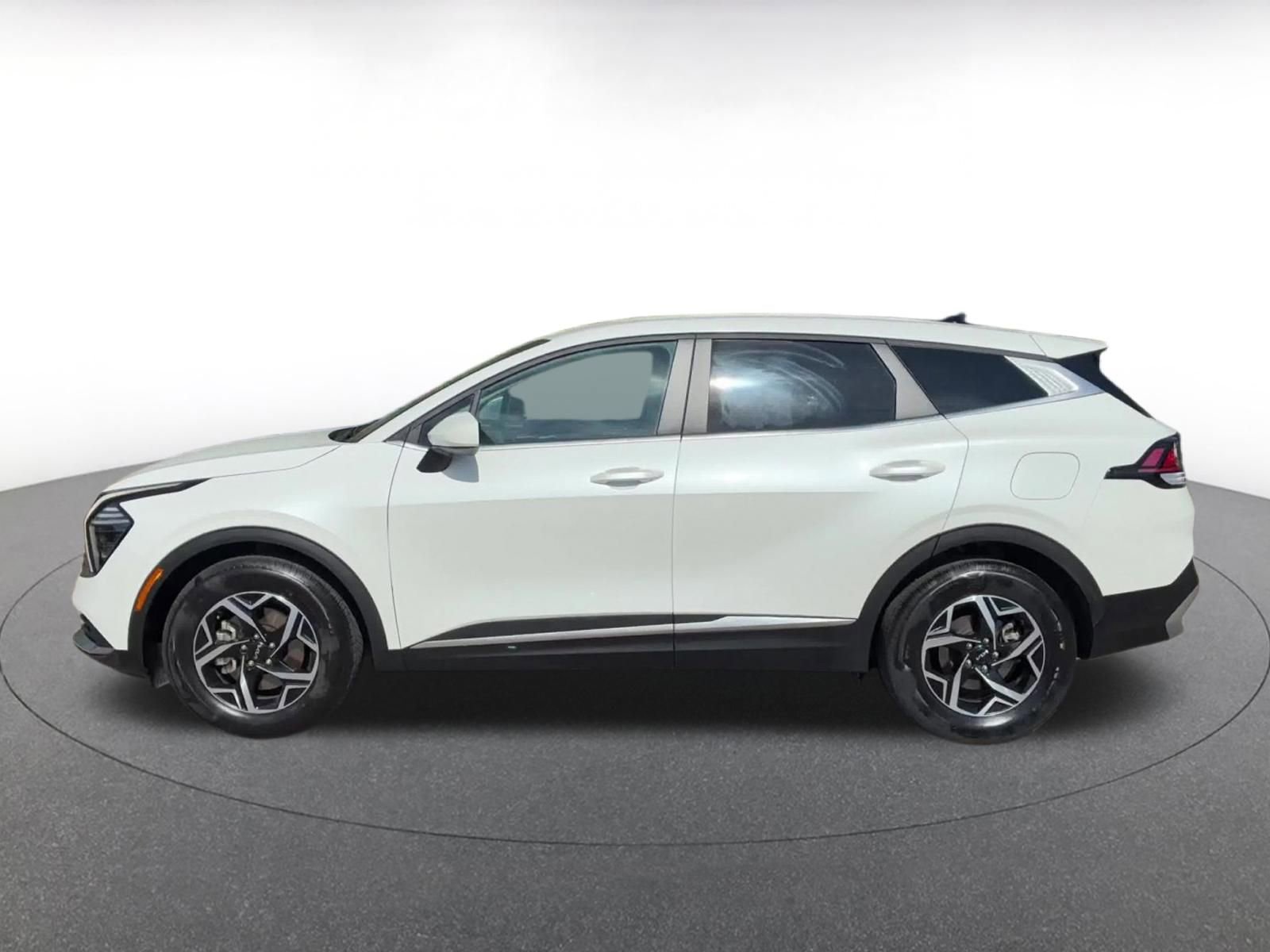 Used 2025 Kia Sportage LX FWD image 9